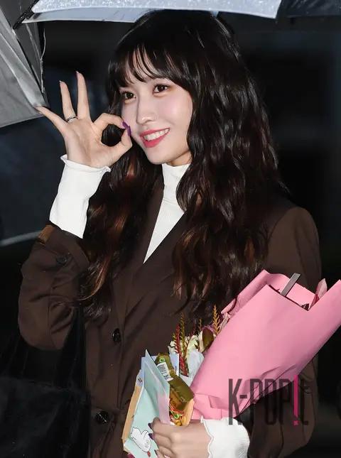 TWICE, Momo 1 — Music Bank Arrival
