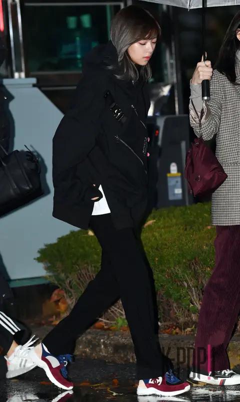 TWICE, Jeongyeon — Music Bank Arrival