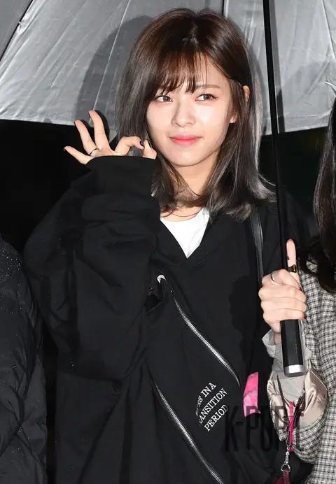 TWICE, Jeongyeon 1 — Music Bank Arrival