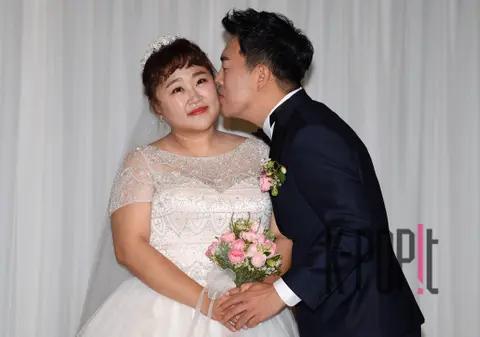 Hong Yun-hwa, Kim Min-ki — Kim Min-gi, Hong Yun-hwa Marriage Press Conference