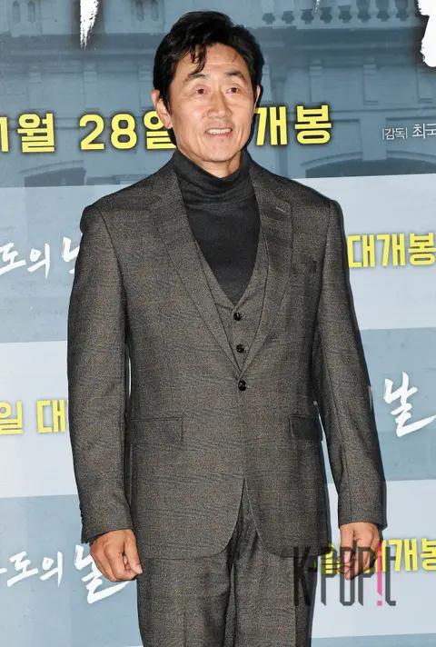 Huh Joon-ho (2) — The Day of National Default Press Screening