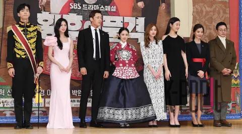 Group Photo 3 — The Empress of China Production Briefing
