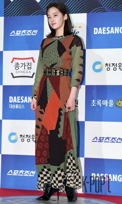 Jeon Jong-seo — 39th Blue Dragon Film Awards Red Carpet