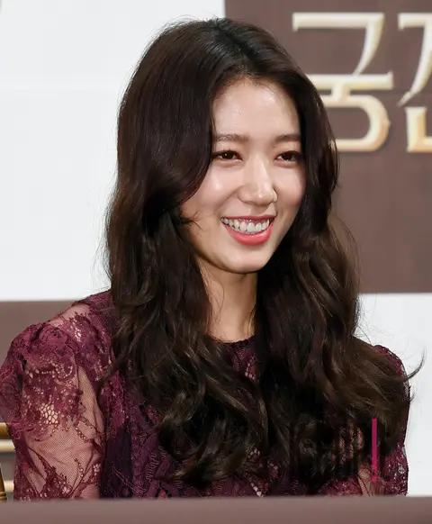 Park Shin-hye — Alhambra Palace Memories Production Briefing