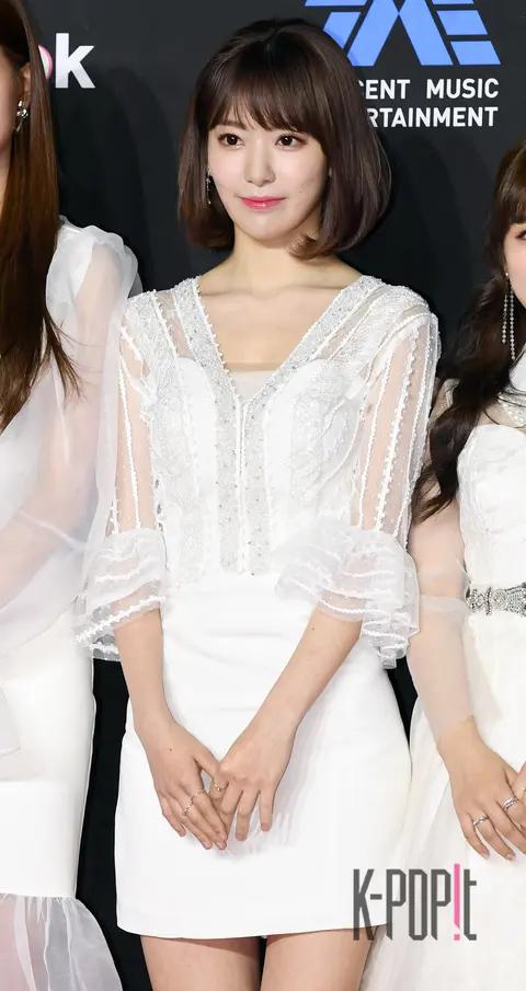 IZ*ONE, Miyawaki Sakura — Mama Red Carpet