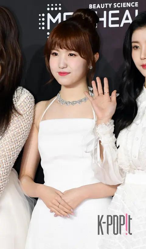 IZ*ONE, Honda Hitomi — Mama Red Carpet