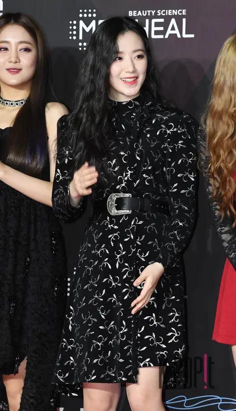 (G)I-DLE, Shuhua — Mama Red Carpet