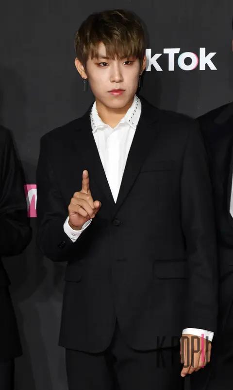 Wanna One, Park Woo-jin — Mama Red Carpet