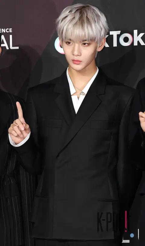 Wanna One, Bae Jin-young — Mama Red Carpet