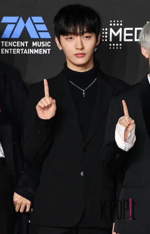 Wanna One, Yoon Ji-sung — Mama Red Carpet