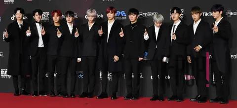 Wanna One — Mama Red Carpet