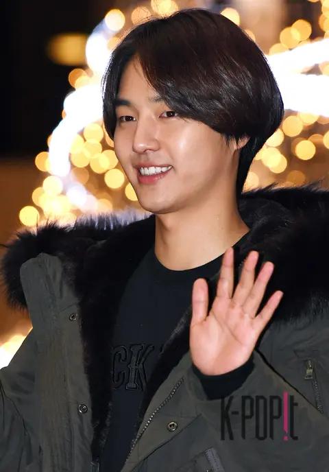 Yang Se-jong — Airport