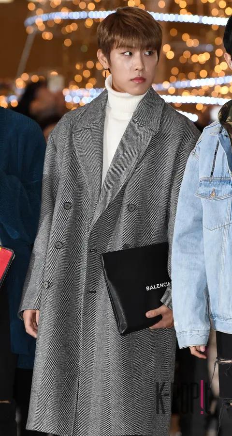 Wanna One, Park Woo-jin — Airport