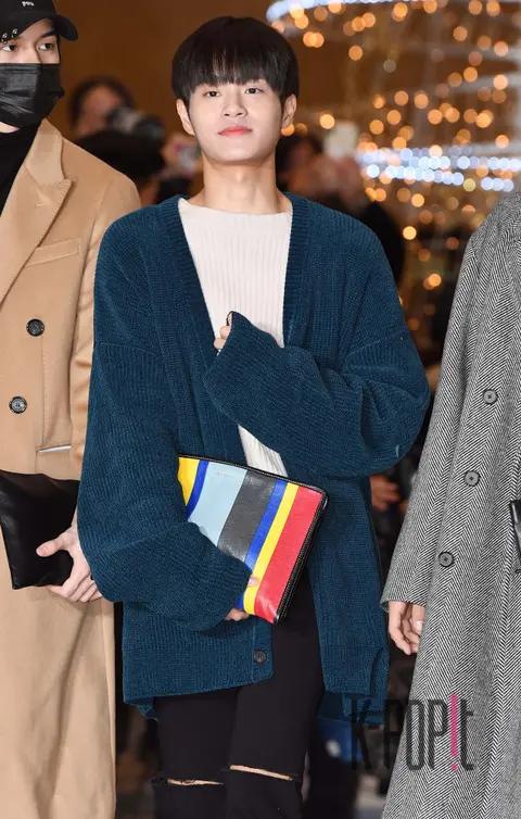 Wanna One, Lee Dae-hwi — Airport