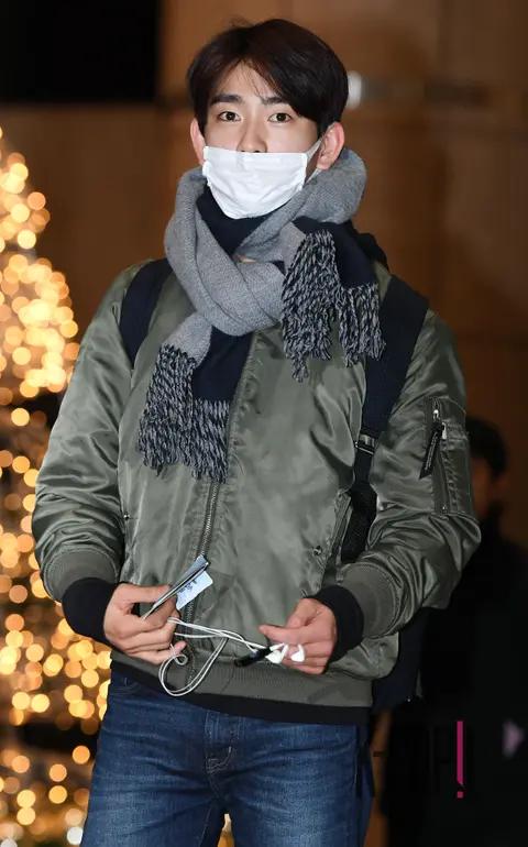 GOT7, Jinyoung — Airport