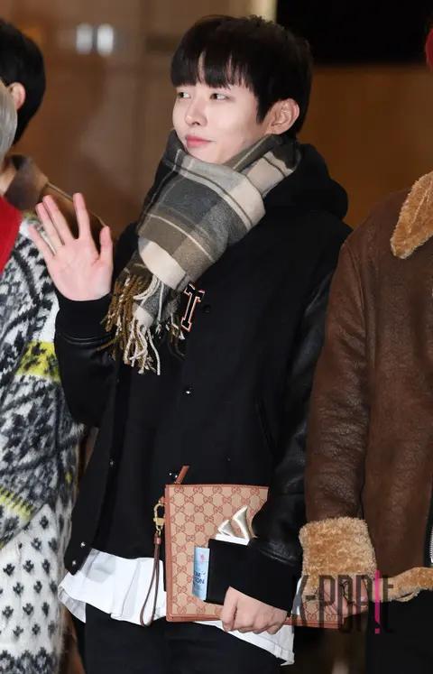 Wanna One, Yoon Ji-sung — Airport