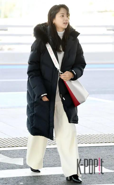 Yoon Seung-a — Airport