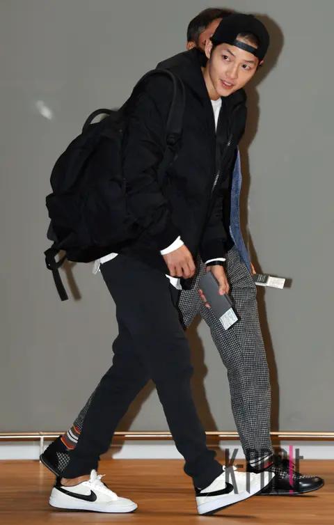 Song Joong-ki — Airport