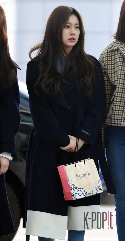 IZ*ONE, Kang Hye-won — Airport