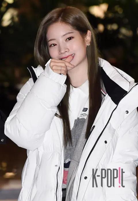 TWICE, Dahyun 1 — Airport