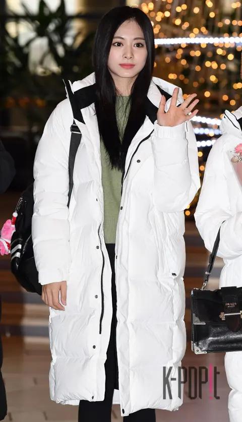 TWICE, Tzuyu (TWICE) — Airport