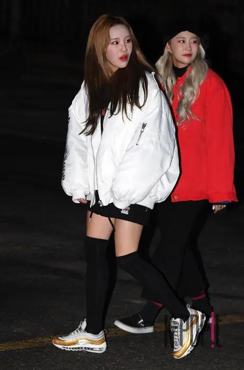 MOMOLAND, Joo-ee — Music Bank Arrival