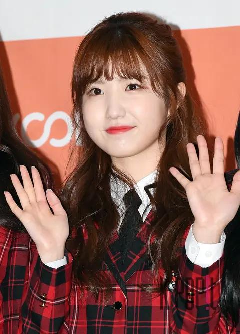 IZ*ONE, Honda Hitomi — School Looks North Korean Youth School Uniform Sponsorship Event