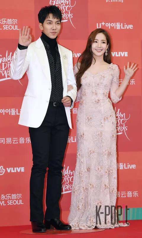 Lee Seung-gi, Park Min-young — Golden Disc Awards Red Carpet