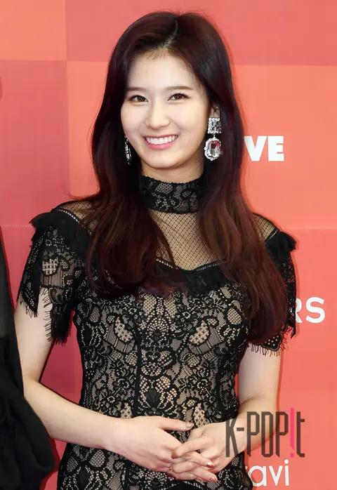 TWICE, Sana 1 — Golden Disc Awards Red Carpet