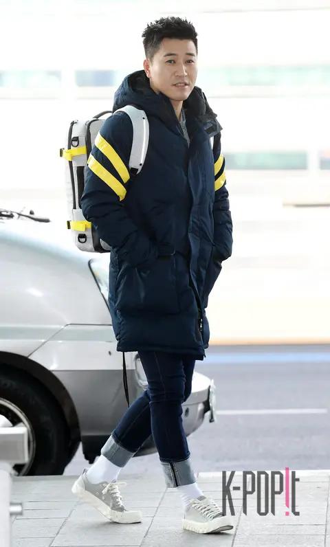 Kim Jong-min — Airport