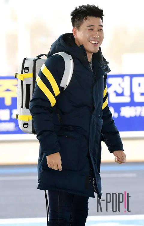 Kim Jong-min 1 — Airport