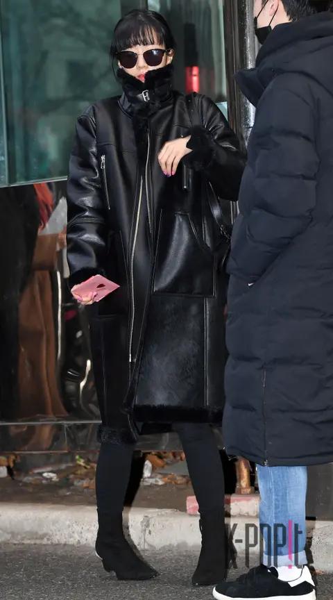 Apink, Bomi — Music Bank Arrival