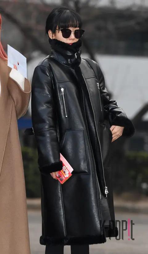 Apink, Yoon Bo-mi — Music Bank Arrival