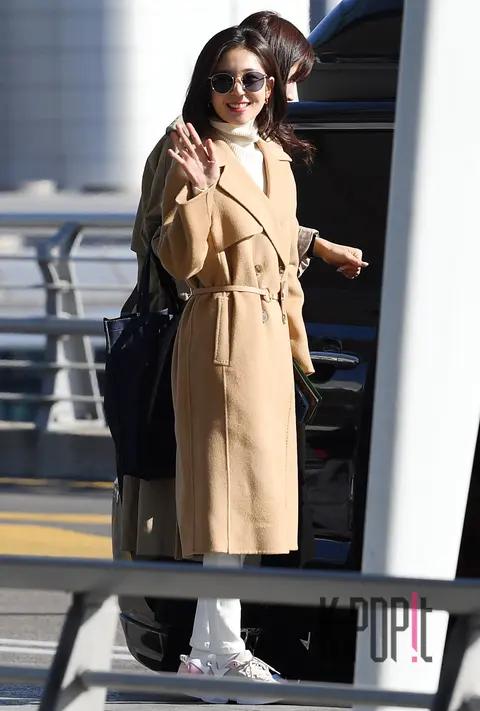 Baek Jin-hee — Airport