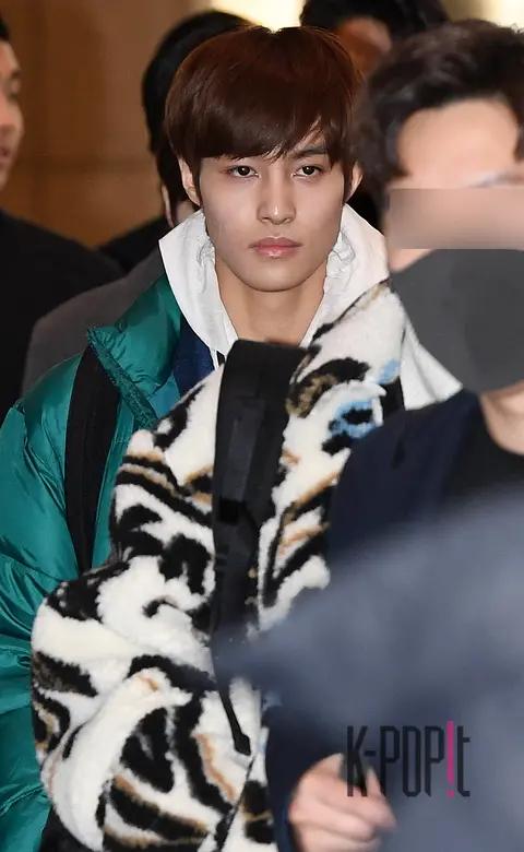 SEVEN O'CLOCK, Yang Yang — Airport