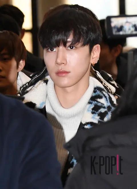 SEVEN O'CLOCK, Ten — Airport