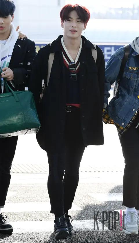 SEVEN O'CLOCK, Han Gyeom — Airport