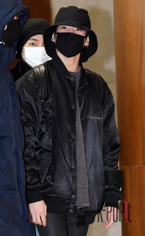 BTS, Jungkook — Airport