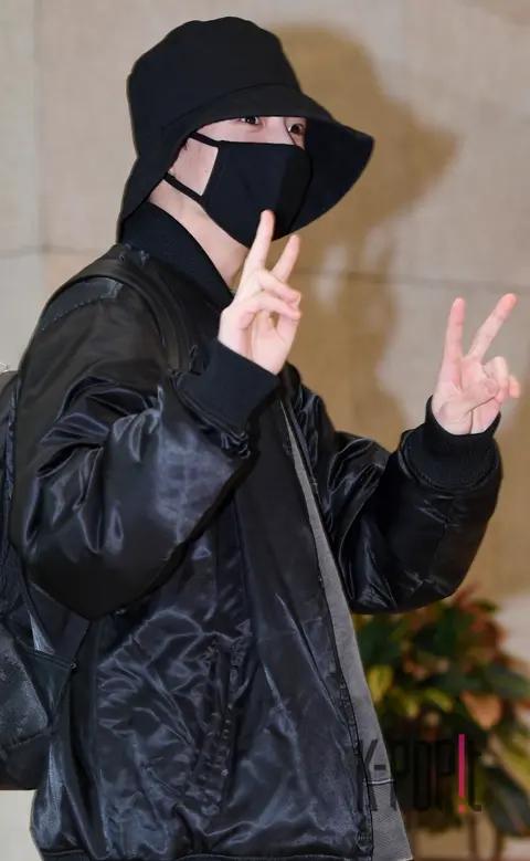 BTS, Jungkook (BTS) — Airport