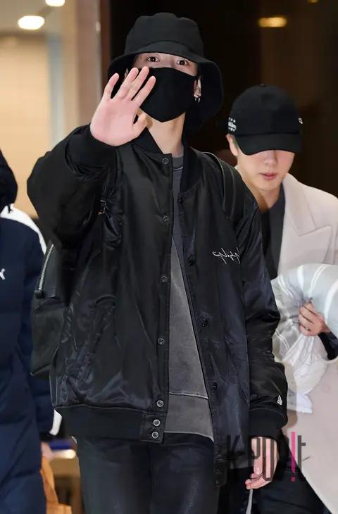 BTS, Jungkook (BTS) — Airport