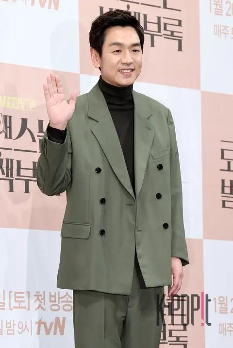 Kim Tae-woo — Romance is a Bonus Book Production Briefing