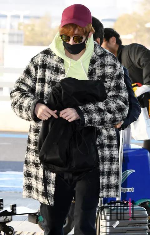 Nichkhun 3 — Airport