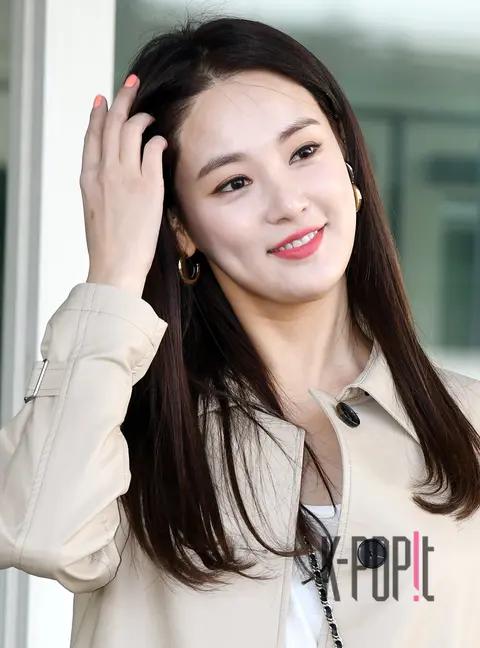 Lee Ju-yeon — Airport