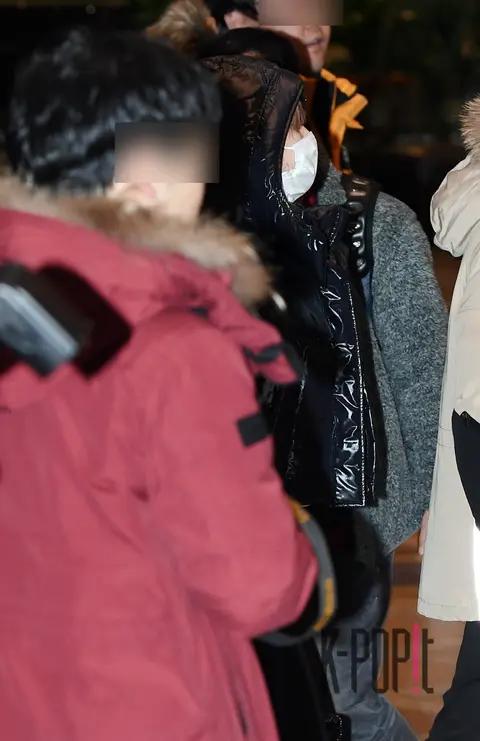 TWICE, Mina — Airport