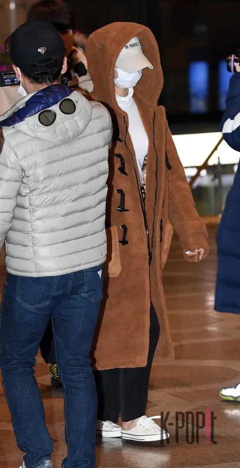 TWICE, Sana — Airport