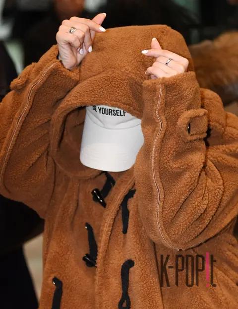 TWICE, Sana (TWICE) — Airport