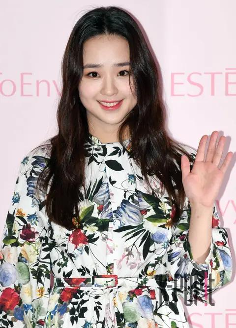 Son Yeon-jae — Estée Lauder Launch