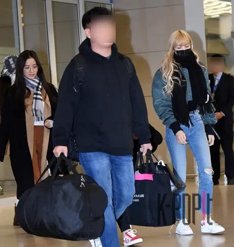 BLACKPINK, Jisoo (BLACKPINK), LISA — Airport