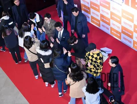 Group Photo 3 — Extreme Job Box Office Thank You