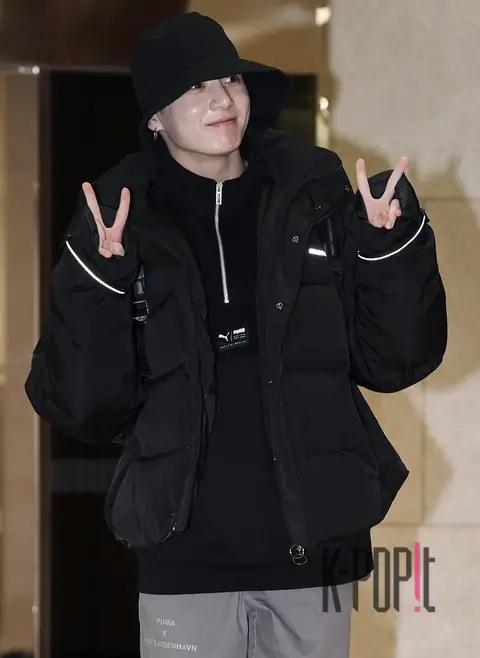 BTS, Jungkook — Airport